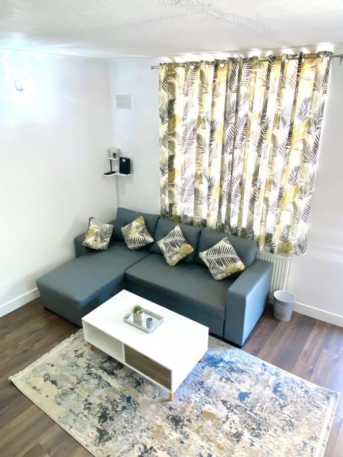 Appartamento 2 Bed Town Centre Nr Theatre Free Park Wi-Fi & Garden Aylesbury  Esterno foto