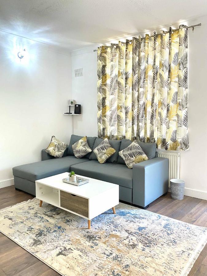 Appartamento 2 Bed Town Centre Nr Theatre Free Park Wi-Fi & Garden Aylesbury  Esterno foto