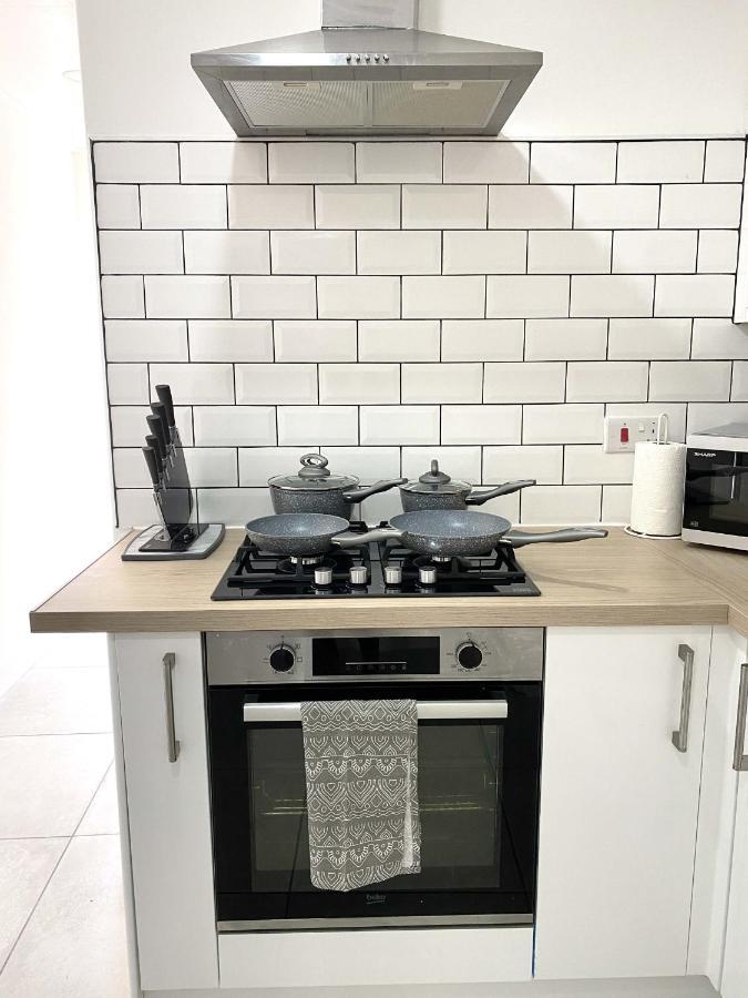 Appartamento 2 Bed Town Centre Nr Theatre Free Park Wi-Fi & Garden Aylesbury  Esterno foto