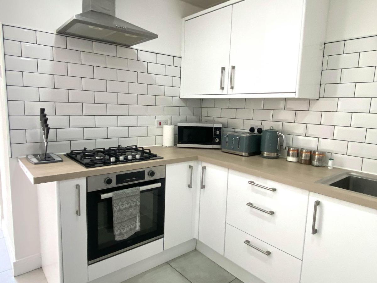 Appartamento 2 Bed Town Centre Nr Theatre Free Park Wi-Fi & Garden Aylesbury  Esterno foto