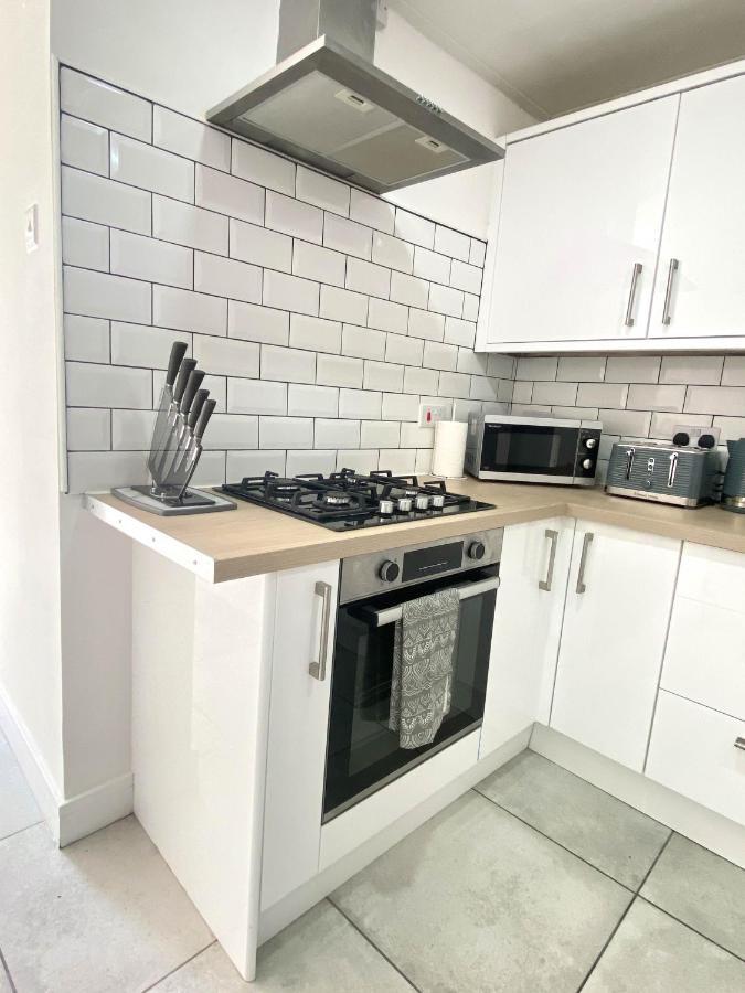 Appartamento 2 Bed Town Centre Nr Theatre Free Park Wi-Fi & Garden Aylesbury  Esterno foto