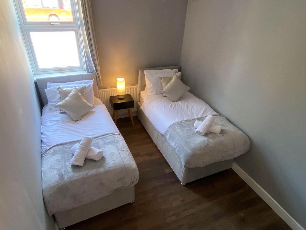 Appartamento 2 Bed Town Centre Nr Theatre Free Park Wi-Fi & Garden Aylesbury  Esterno foto