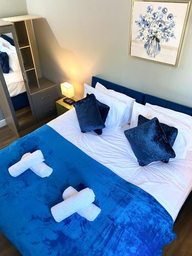 Appartamento 2 Bed Town Centre Nr Theatre Free Park Wi-Fi & Garden Aylesbury  Esterno foto