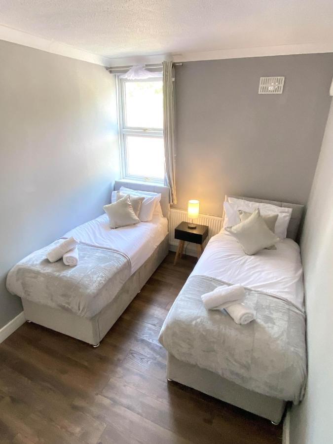 Appartamento 2 Bed Town Centre Nr Theatre Free Park Wi-Fi & Garden Aylesbury  Esterno foto