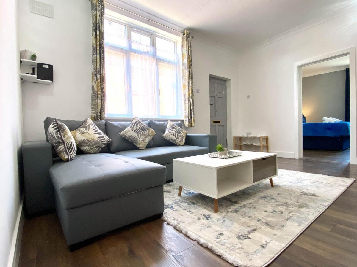 Appartamento 2 Bed Town Centre Nr Theatre Free Park Wi-Fi & Garden Aylesbury  Esterno foto