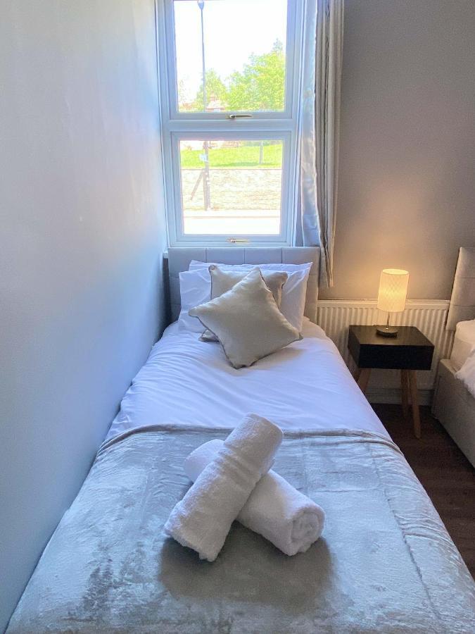 Appartamento 2 Bed Town Centre Nr Theatre Free Park Wi-Fi & Garden Aylesbury  Esterno foto