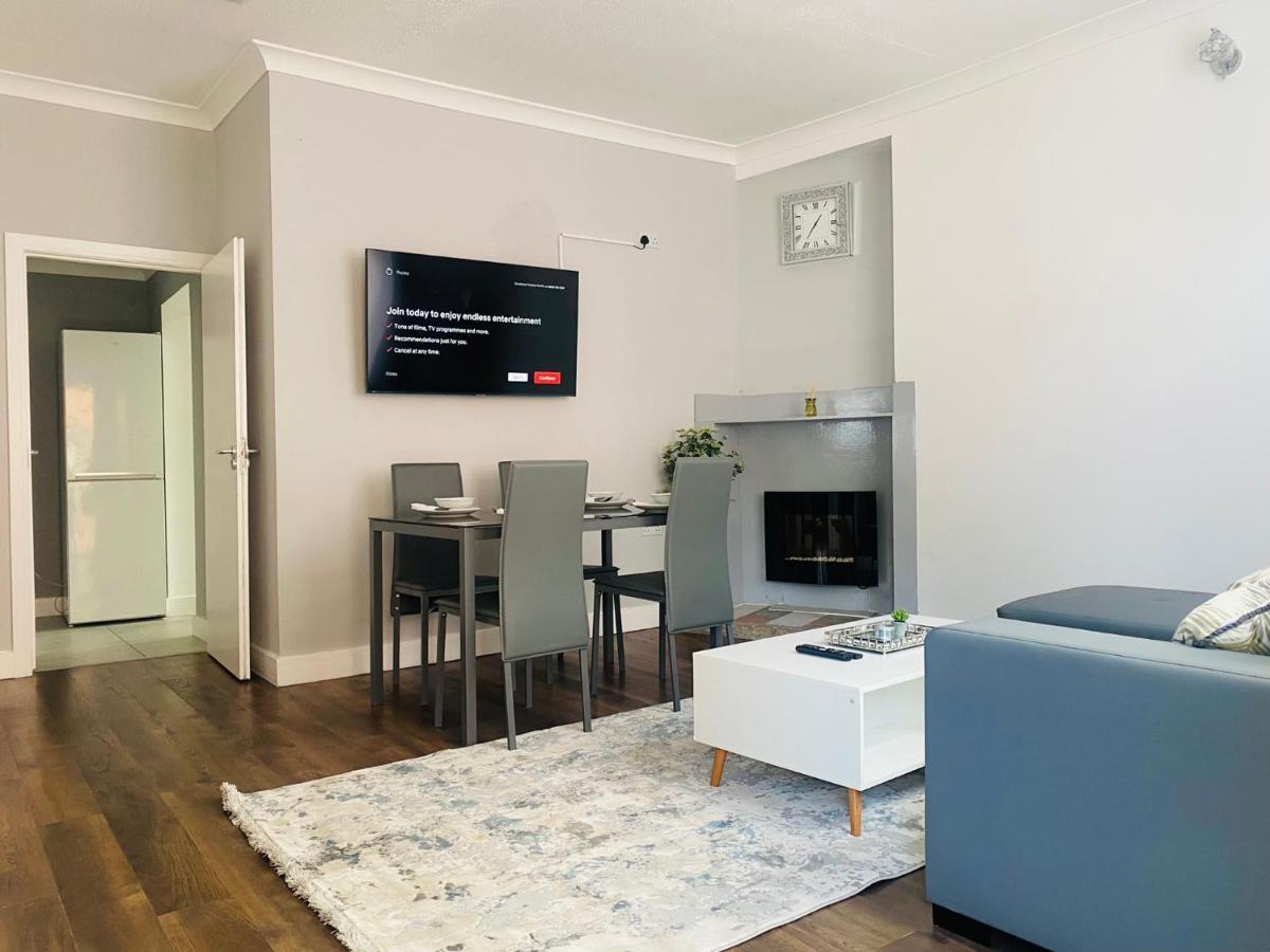 Appartamento 2 Bed Town Centre Nr Theatre Free Park Wi-Fi & Garden Aylesbury  Esterno foto
