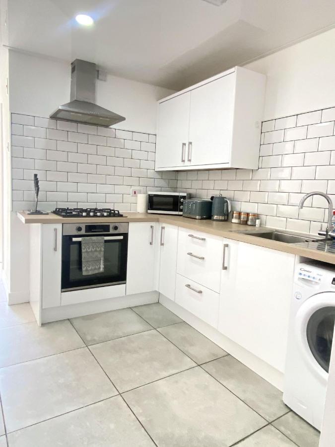 Appartamento 2 Bed Town Centre Nr Theatre Free Park Wi-Fi & Garden Aylesbury  Esterno foto