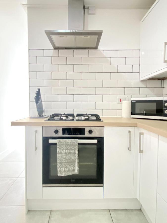 Appartamento 2 Bed Town Centre Nr Theatre Free Park Wi-Fi & Garden Aylesbury  Esterno foto