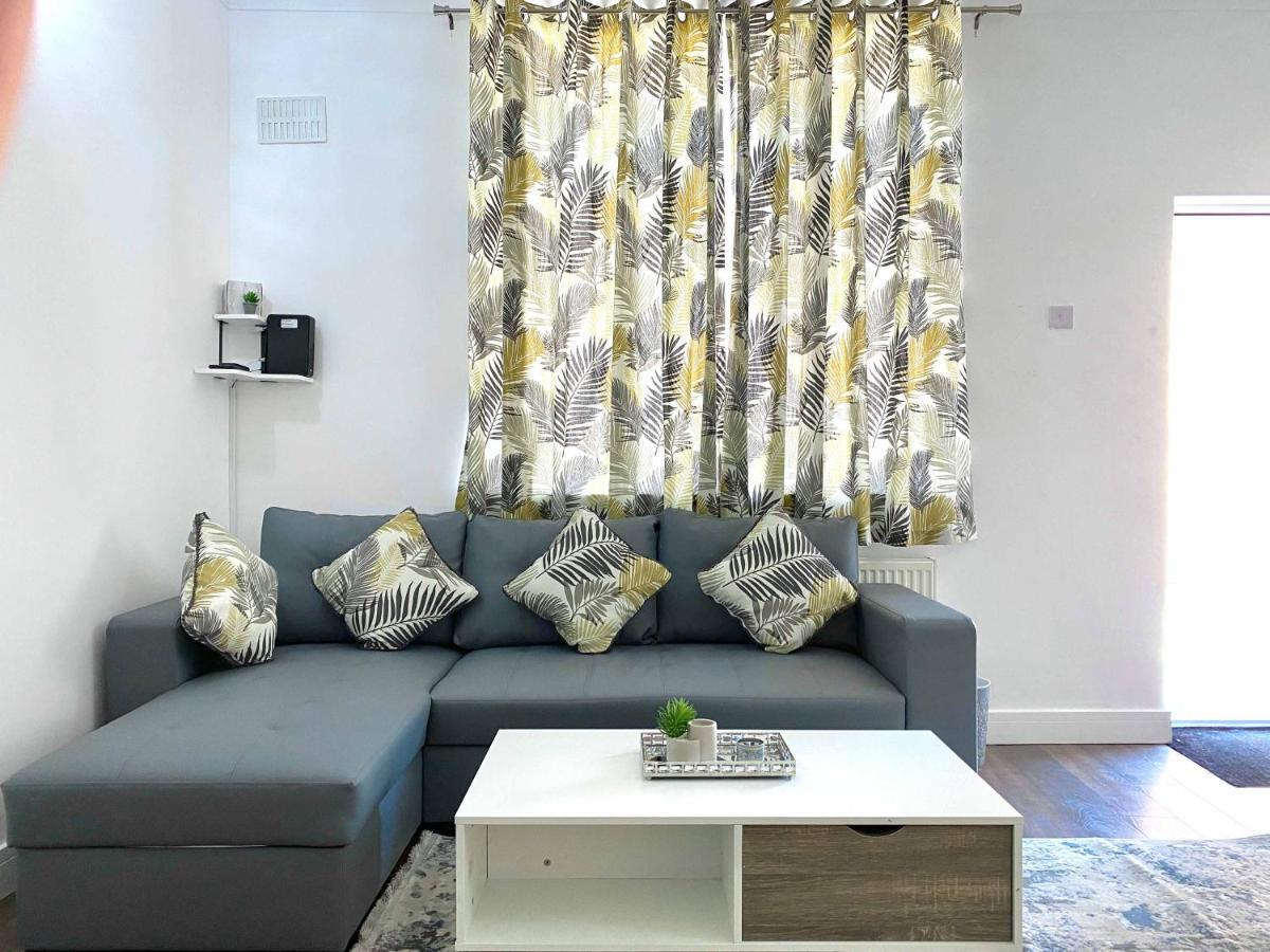 Appartamento 2 Bed Town Centre Nr Theatre Free Park Wi-Fi & Garden Aylesbury  Esterno foto