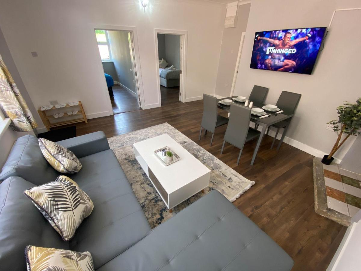 Appartamento 2 Bed Town Centre Nr Theatre Free Park Wi-Fi & Garden Aylesbury  Esterno foto