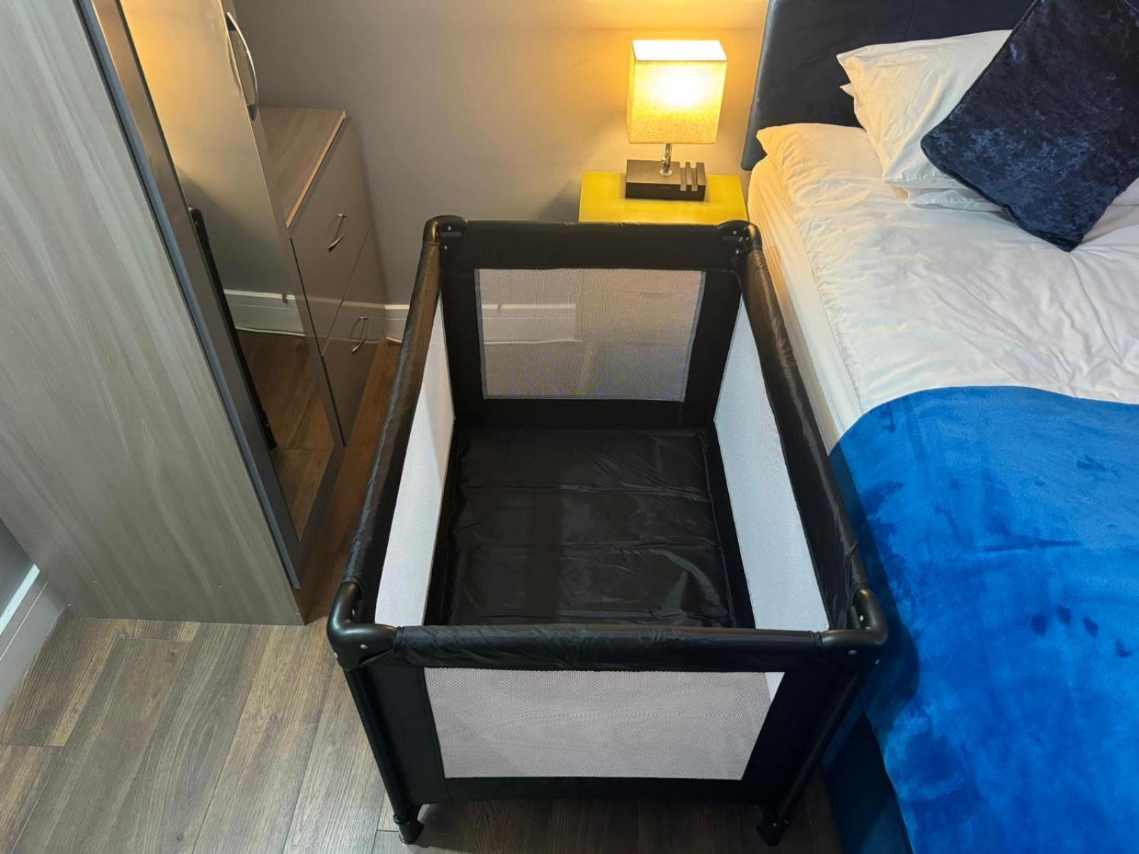 Appartamento 2 Bed Town Centre Nr Theatre Free Park Wi-Fi & Garden Aylesbury  Esterno foto