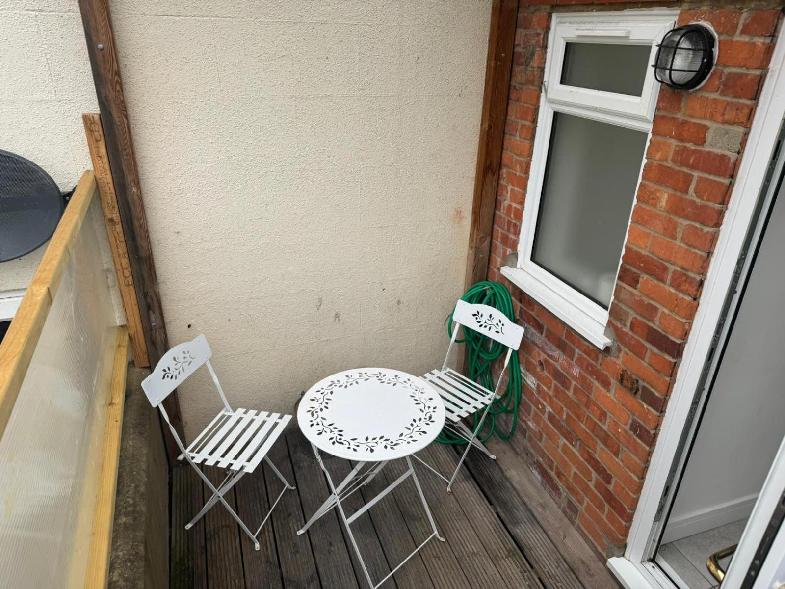 Appartamento 2 Bed Town Centre Nr Theatre Free Park Wi-Fi & Garden Aylesbury  Esterno foto